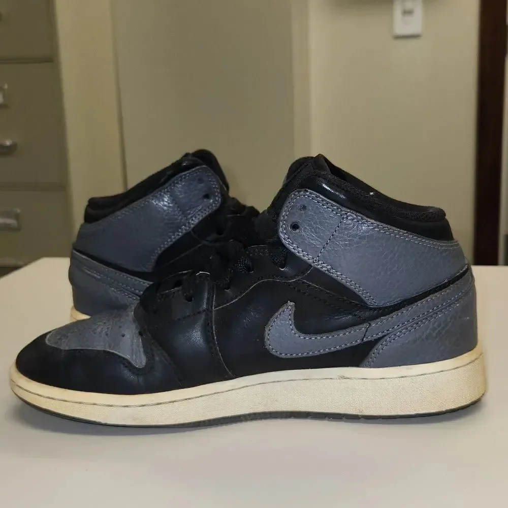 Nike Jordan 1 Mid Shoes 5.5Y Black/Gray 554725-041. 2017